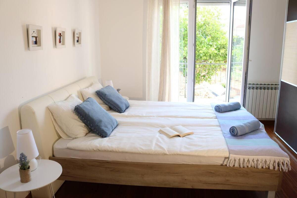 Apartments Ela Trogir Eksteriør bilde